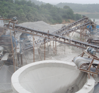 皮帶輸送機(jī)工作現(xiàn)場